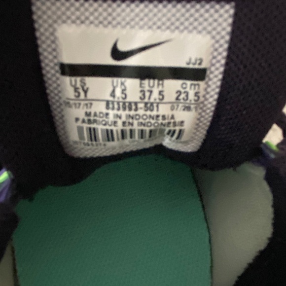 Brand New NIKE Sneakers (W 6.5/Y 5) - Picture 2 of 5